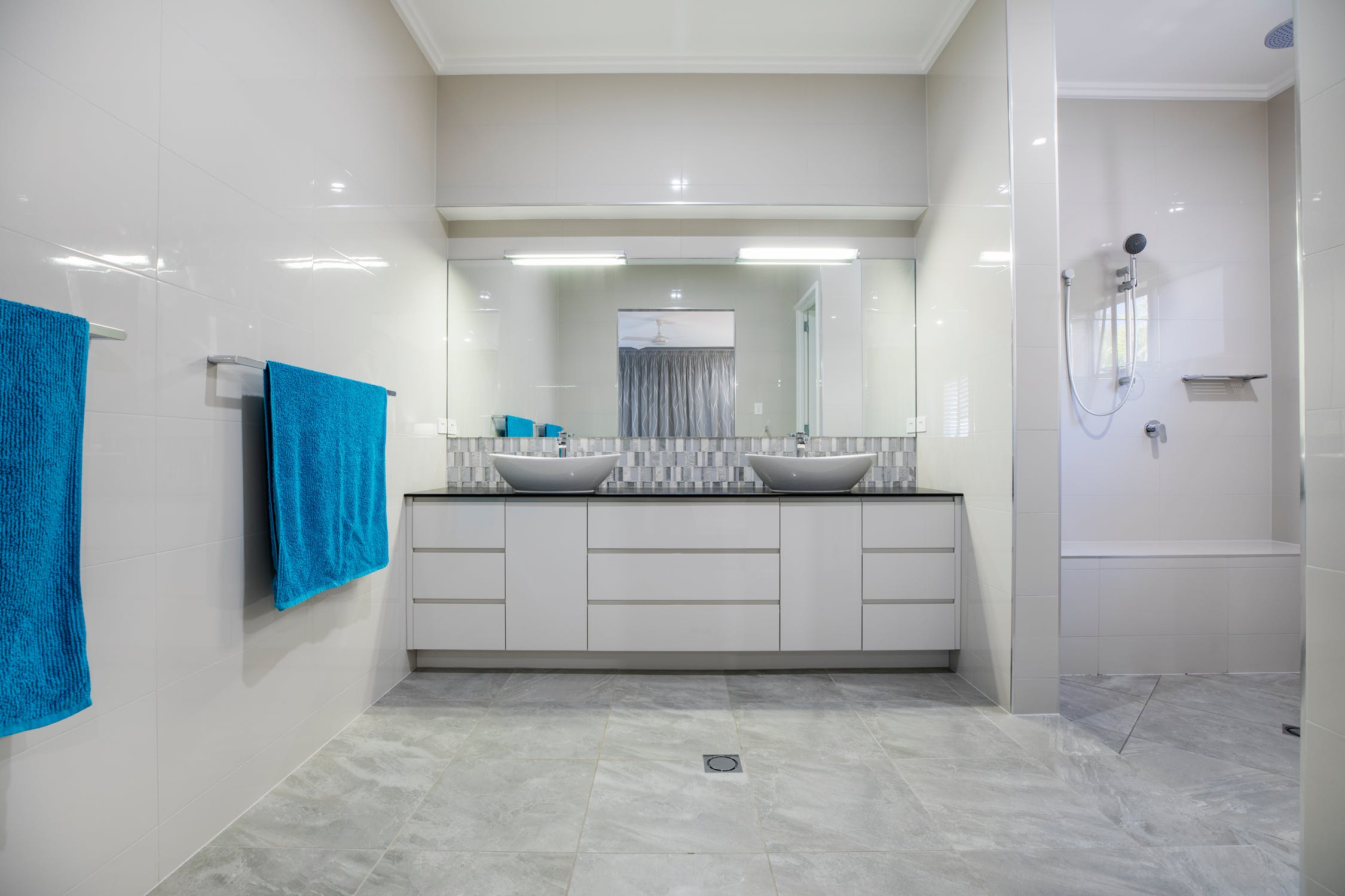 How To Remove Stains From Your Bathroom Surfaces And Countertops